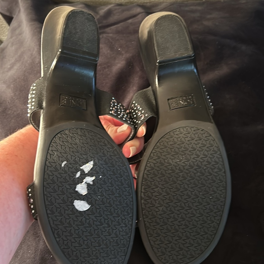 Jones New York Eanna Black Gunmetal Slides Sandals Women’s size 9.5 - Picture 5 of 5